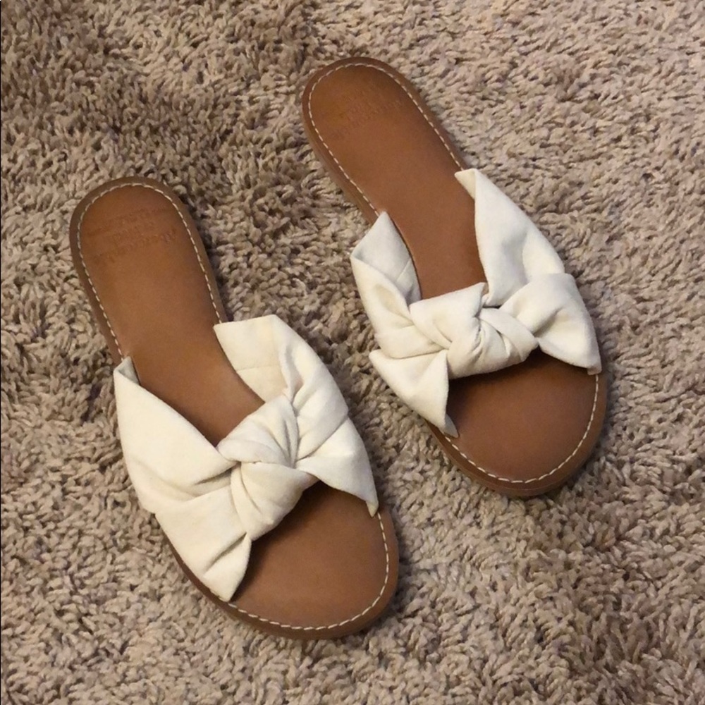 Abercrombie and Fitch knot creme sandals sz 7/8